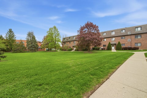 Tiny photo for 116 Steeple Drive #B, Buffalo Grove, IL 60089 (MLS # 12630076)