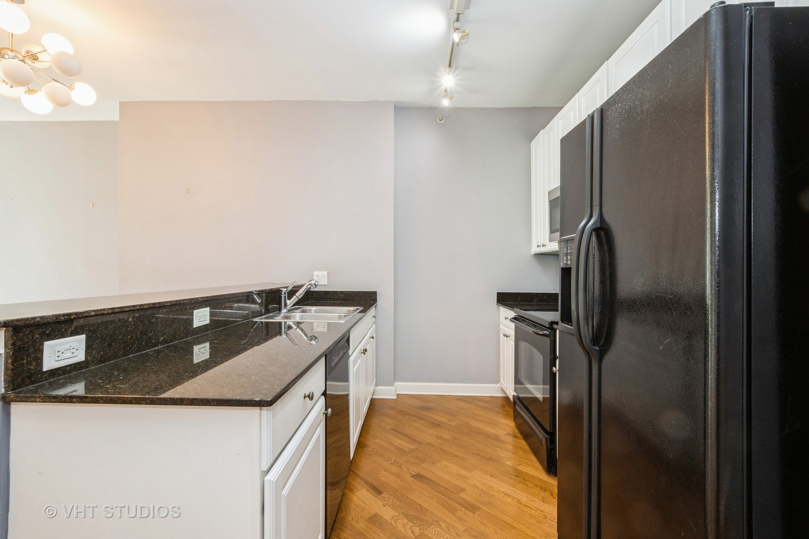 1235 S PRAIRIE Avenue 606