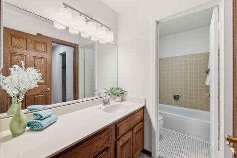 Tiny photo for 1806 Hemlock Place #102, Schaumburg, IL 60173 (MLS # 12720652)