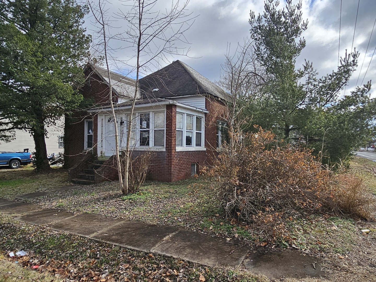 402 E Lindell Street