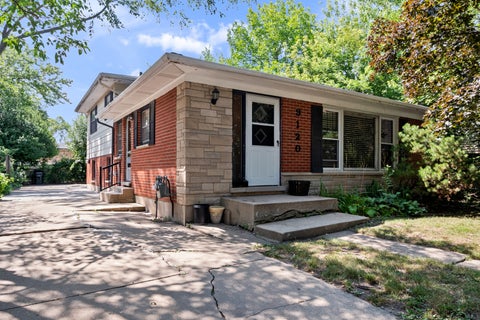 Photo of 9120 E PRAIRIE Road, Evanston, IL 60203 (MLS # 12739295)