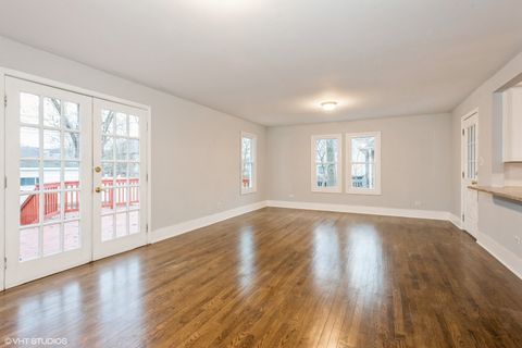 Tiny photo for 261 N Evergreen Avenue, Elmhurst, IL 60126 (MLS # 12398549)