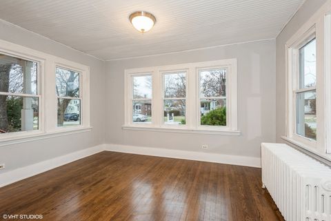 Tiny photo for 261 N Evergreen Avenue, Elmhurst, IL 60126 (MLS # 12398549)