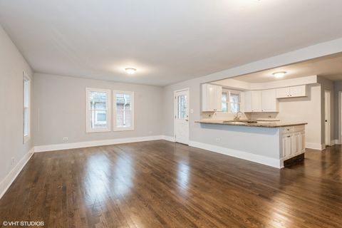Tiny photo for 261 N Evergreen Avenue, Elmhurst, IL 60126 (MLS # 12398549)
