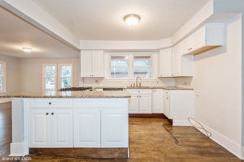 Tiny photo for 261 N Evergreen Avenue, Elmhurst, IL 60126 (MLS # 12398549)