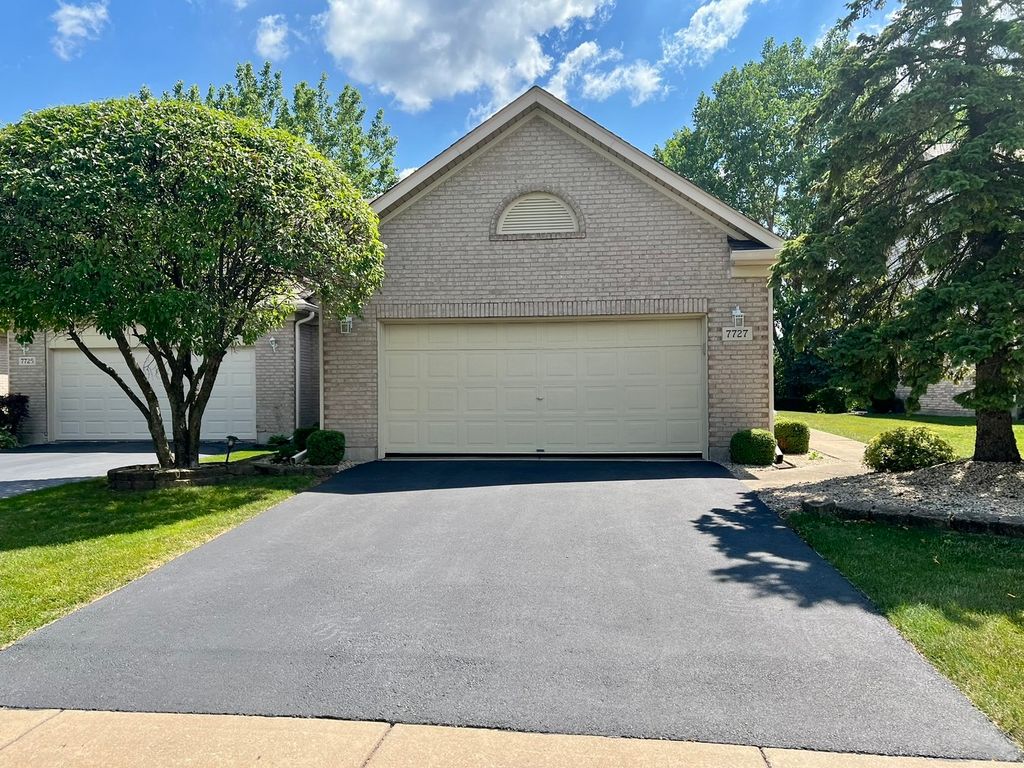 Photo for 7727 Bristol Park Drive #7727, Tinley Park, IL 60477 (MLS # 12471408)