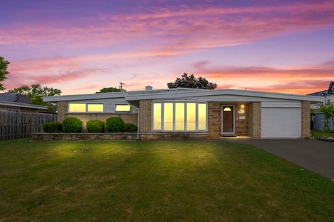 Tiny photo for 7822 W Carmen Avenue, Norridge, IL 60706 (MLS # 12662276)