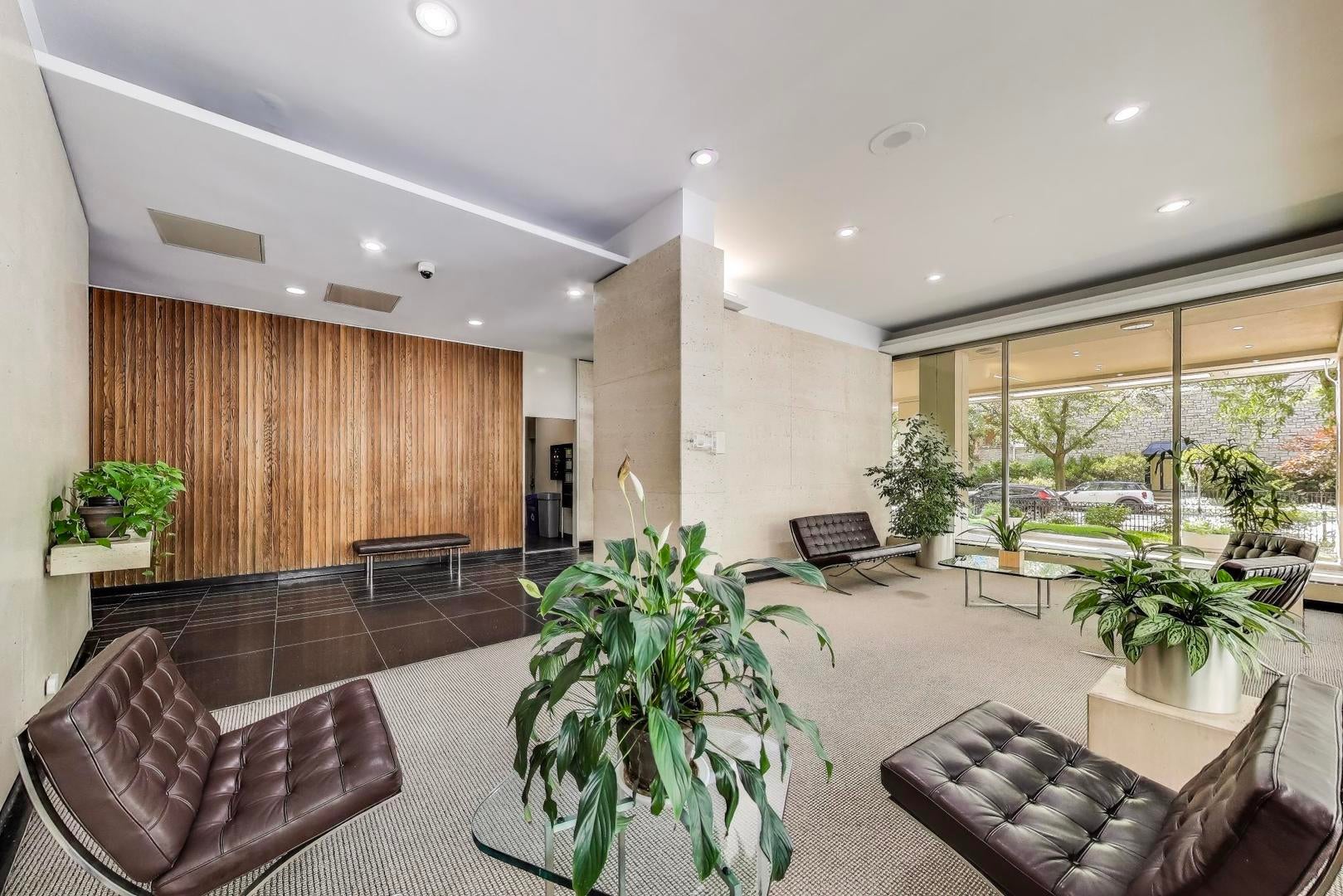 360 W Wellington Avenue 14E