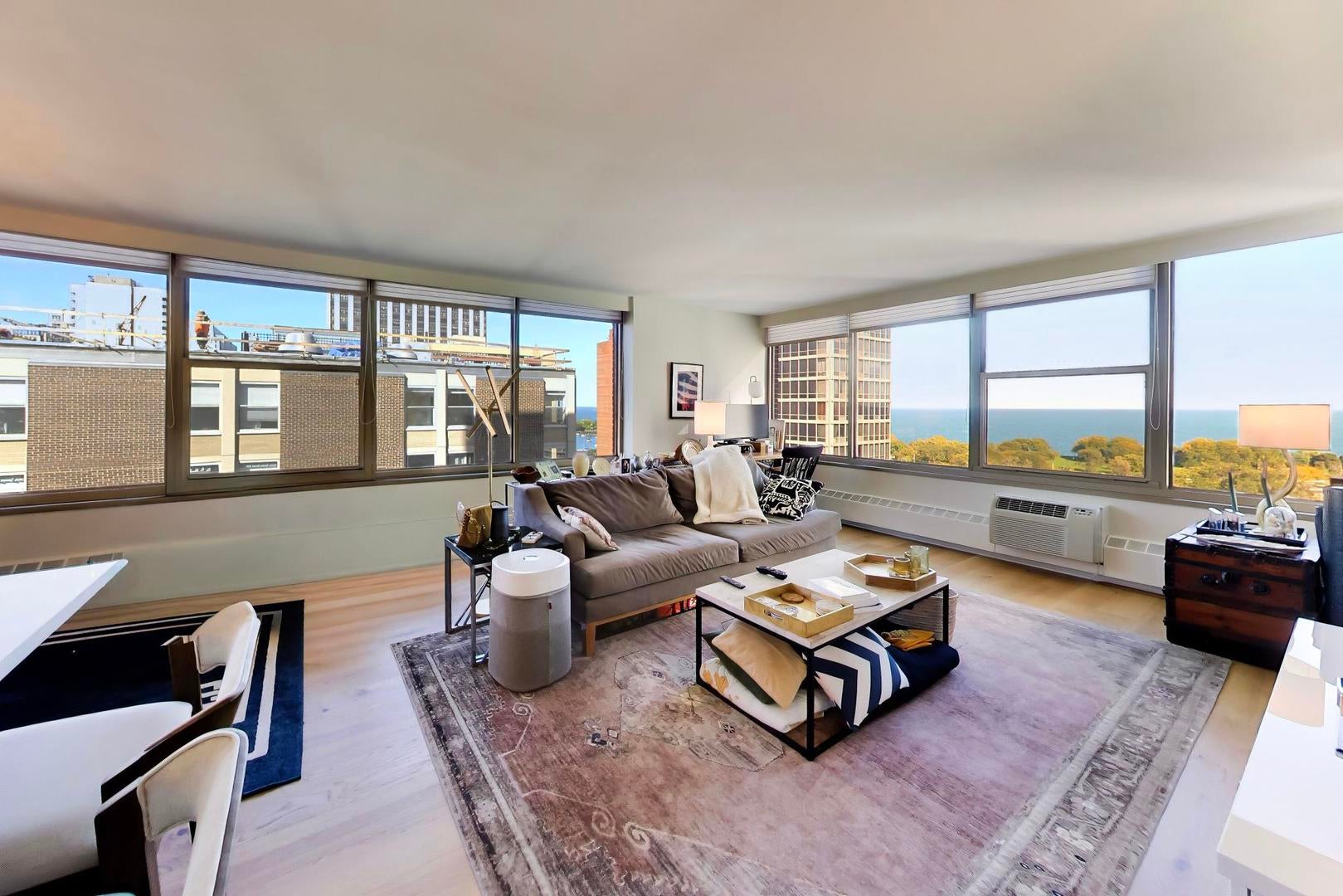 360 W Wellington Avenue 14E