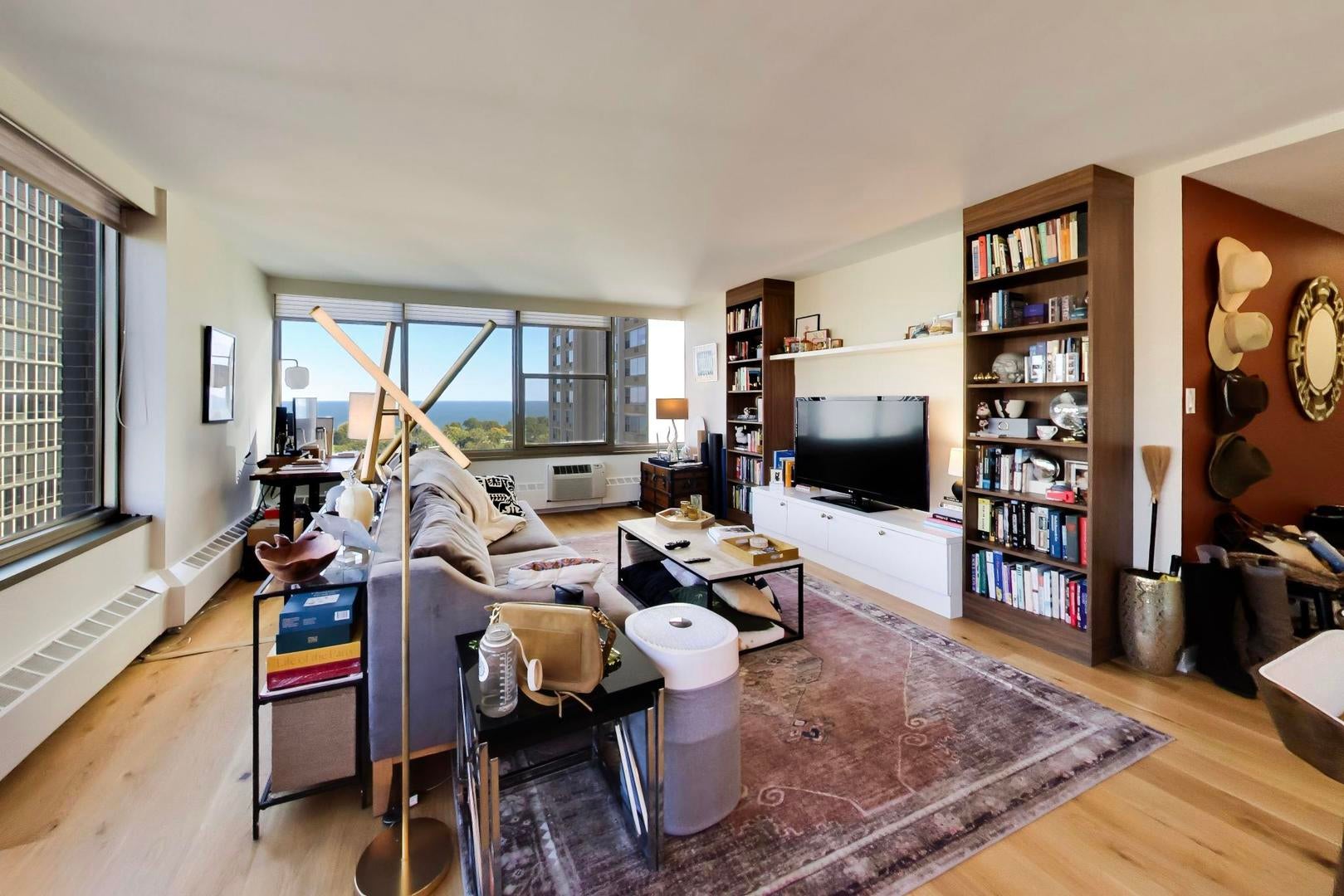 360 W Wellington Avenue 14E