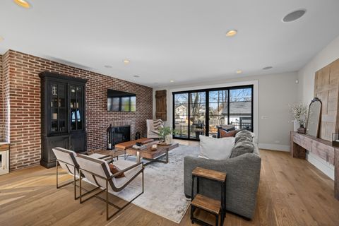 Tiny photo for 216 S Evergreen Avenue, Arlington Heights, IL 60005 (MLS # 12589872)