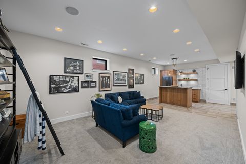 Tiny photo for 216 S Evergreen Avenue, Arlington Heights, IL 60005 (MLS # 12589872)