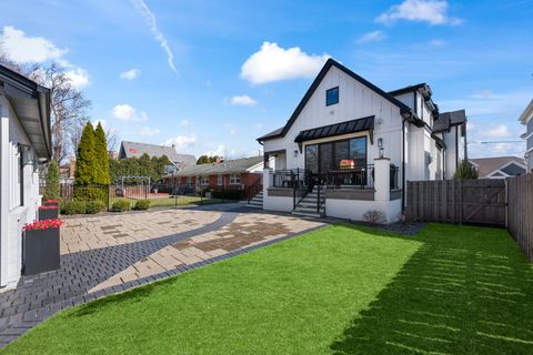 Tiny photo for 216 S Evergreen Avenue, Arlington Heights, IL 60005 (MLS # 12589872)