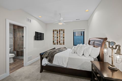 Tiny photo for 216 S Evergreen Avenue, Arlington Heights, IL 60005 (MLS # 12589872)