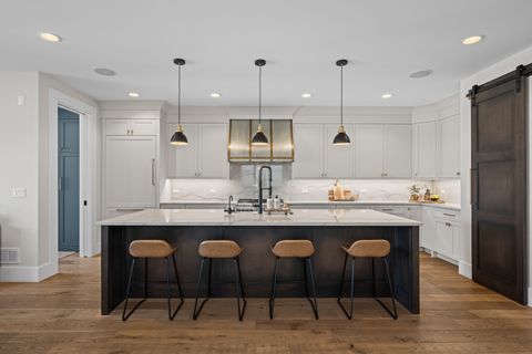 Tiny photo for 216 S Evergreen Avenue, Arlington Heights, IL 60005 (MLS # 12589872)