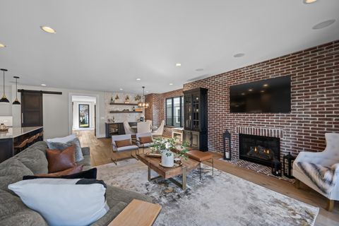 Tiny photo for 216 S Evergreen Avenue, Arlington Heights, IL 60005 (MLS # 12589872)