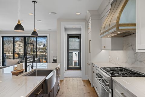 Tiny photo for 216 S Evergreen Avenue, Arlington Heights, IL 60005 (MLS # 12589872)