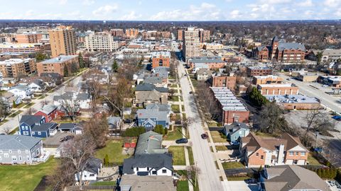 Tiny photo for 216 S Evergreen Avenue, Arlington Heights, IL 60005 (MLS # 12589872)