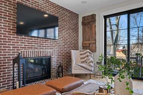 Tiny photo for 216 S Evergreen Avenue, Arlington Heights, IL 60005 (MLS # 12589872)