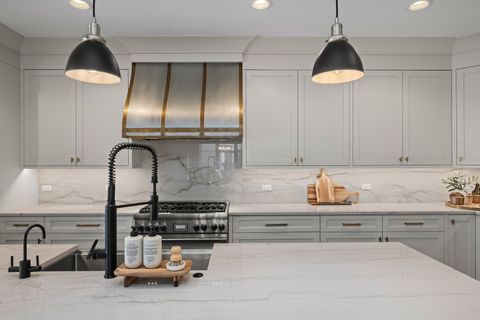 Tiny photo for 216 S Evergreen Avenue, Arlington Heights, IL 60005 (MLS # 12589872)