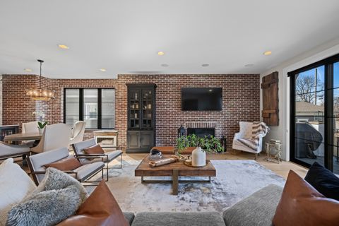 Tiny photo for 216 S Evergreen Avenue, Arlington Heights, IL 60005 (MLS # 12589872)