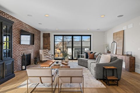 Tiny photo for 216 S Evergreen Avenue, Arlington Heights, IL 60005 (MLS # 12589872)