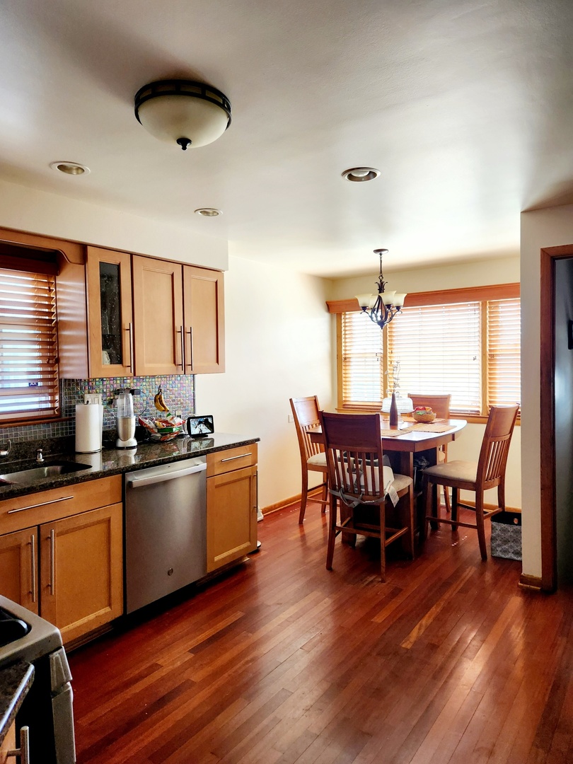 3843 W 81st Place