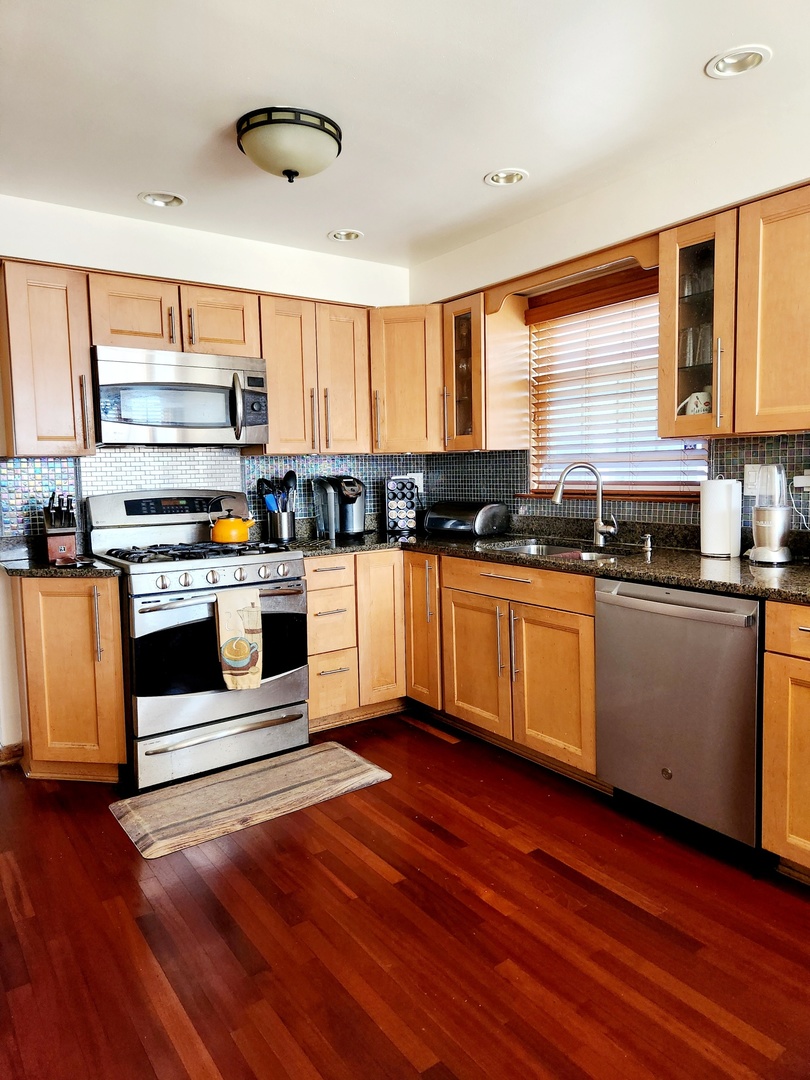 3843 W 81st Place