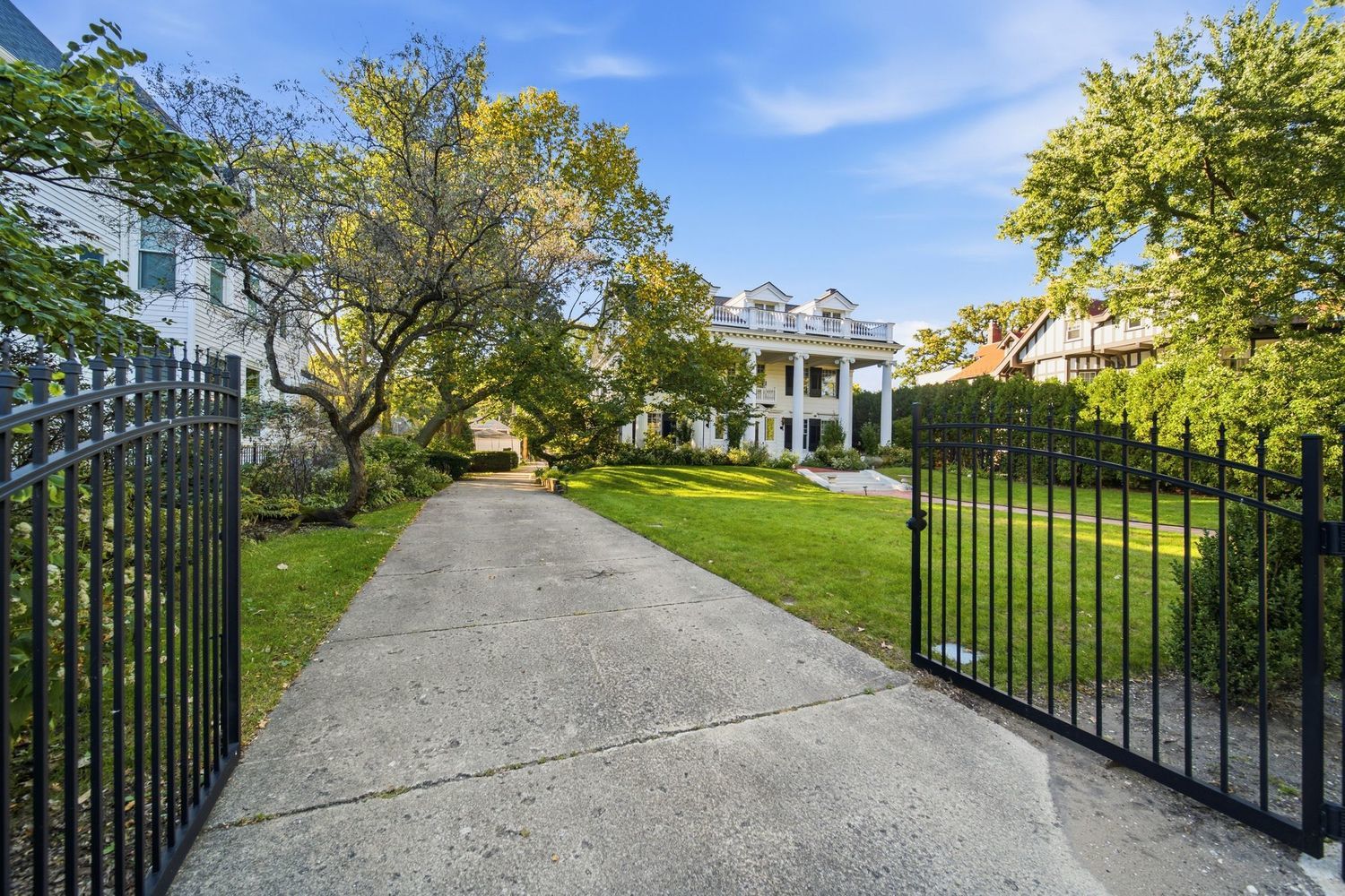 1616 Forest Place