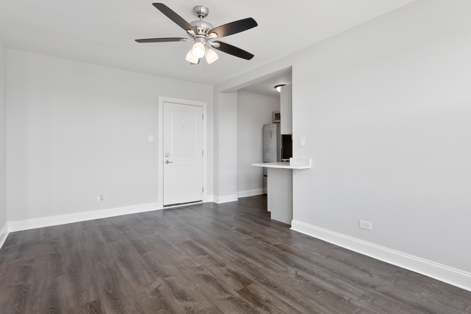 1521 W Sherwin Avenue 303