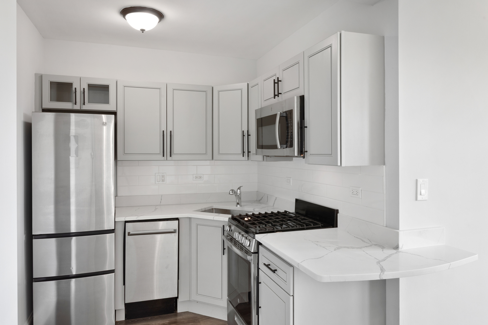 1521 W Sherwin Avenue 303