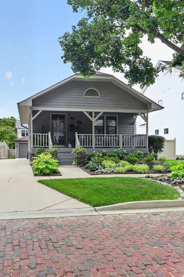 4933 Middaugh Avenue