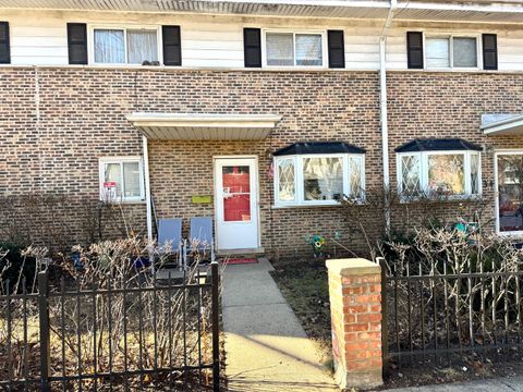 32 1st Street Wheeling IL 60090