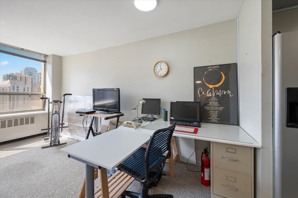 1360 N SANDBURG Terrace 1209C