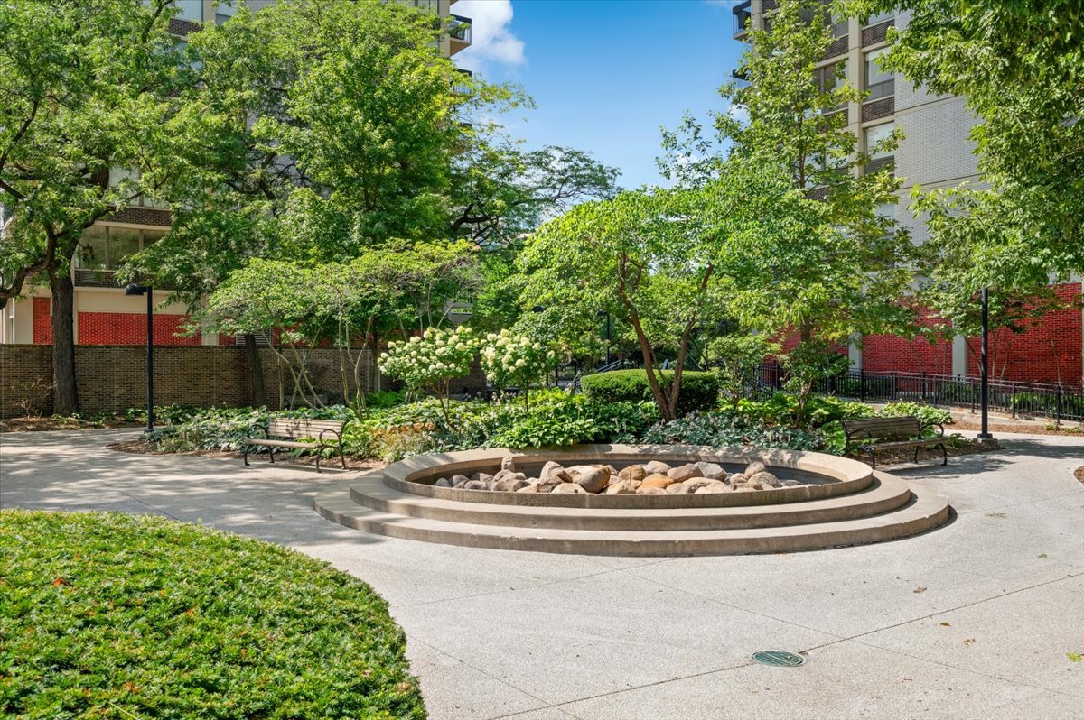1360 N SANDBURG Terrace 1209C