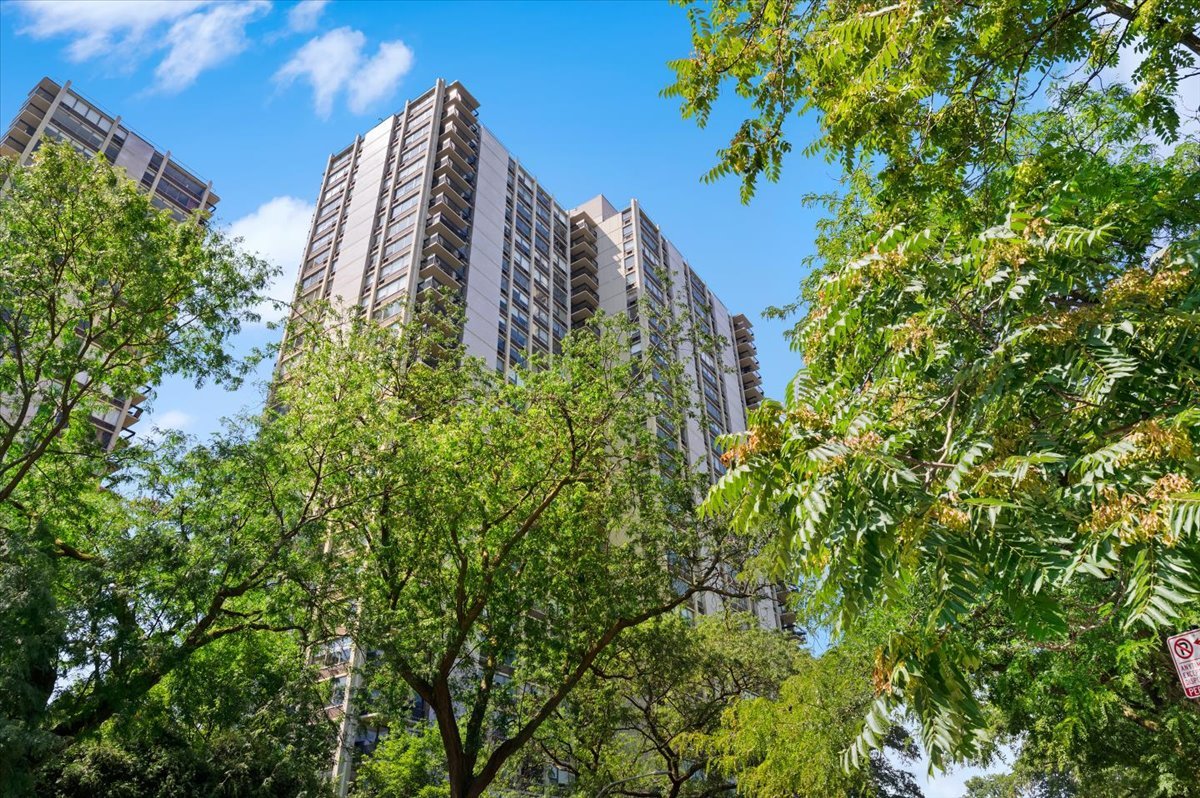 1360 N SANDBURG Terrace 1209C