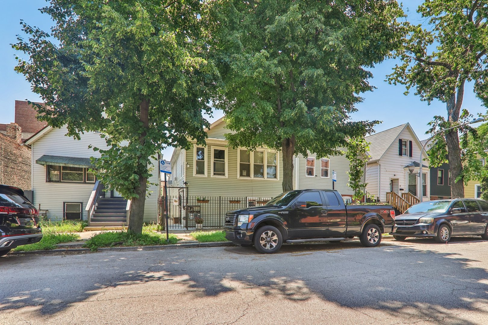 4425 W Carroll Avenue