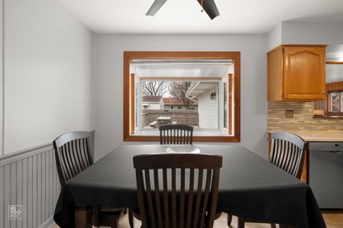 Tiny photo for 678 Middlebury Lane, Elk Grove Village, IL 60007 (MLS # 12581796)