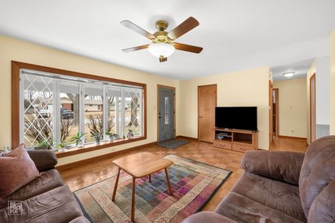 Tiny photo for 678 Middlebury Lane, Elk Grove Village, IL 60007 (MLS # 12581796)