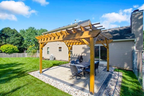 Tiny photo for 130 Lewis Court, St. Charles, IL 60174 (MLS # 12741858)