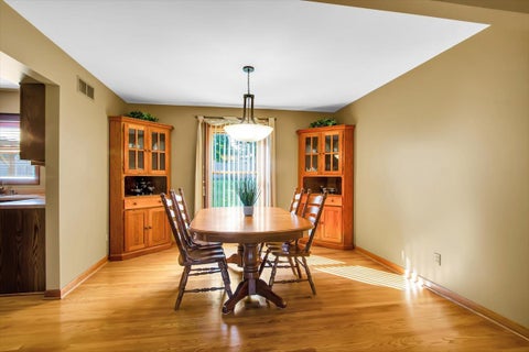 Tiny photo for 130 Lewis Court, St. Charles, IL 60174 (MLS # 12741858)