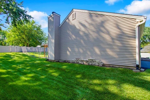 Tiny photo for 130 Lewis Court, St. Charles, IL 60174 (MLS # 12741858)