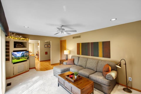 Tiny photo for 130 Lewis Court, St. Charles, IL 60174 (MLS # 12741858)