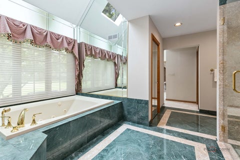 Tiny photo for 15 Shoreside Drive, South Barrington, IL 60010 (MLS # 12701926)