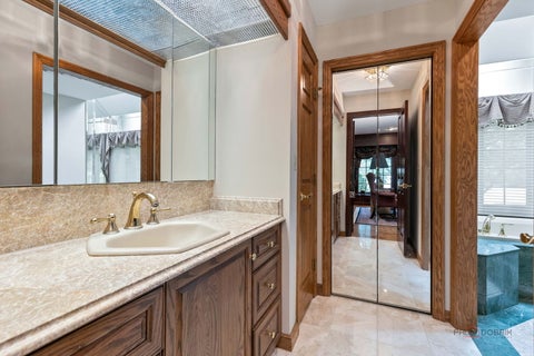 Tiny photo for 15 Shoreside Drive, South Barrington, IL 60010 (MLS # 12701926)