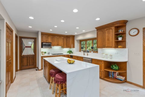 Tiny photo for 15 Shoreside Drive, South Barrington, IL 60010 (MLS # 12701926)