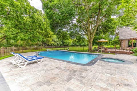 Tiny photo for 15 Shoreside Drive, South Barrington, IL 60010 (MLS # 12701926)