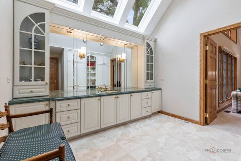 Tiny photo for 15 Shoreside Drive, South Barrington, IL 60010 (MLS # 12701926)