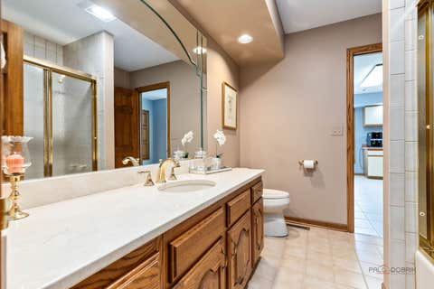 Tiny photo for 15 Shoreside Drive, South Barrington, IL 60010 (MLS # 12701926)
