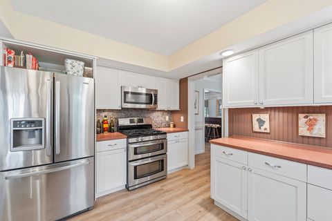 Tiny photo for 2245 Tanglewood Drive, Aurora, IL 60506 (MLS # 12600695)